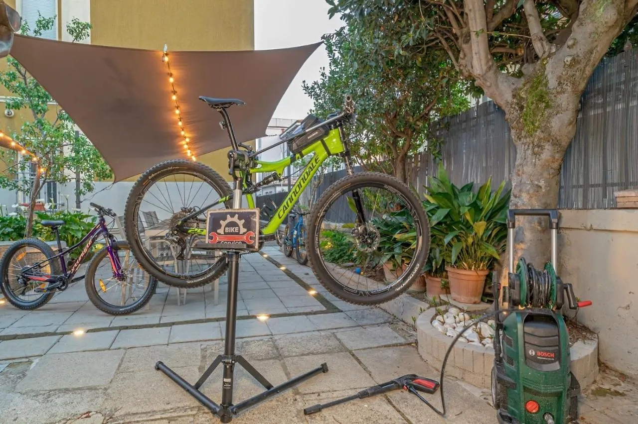 Casa Mirko - B & B Con Stazione Ricarica Auto Elettriche Parcheggio Privato Auto Moto Biciclette Arezzo Bed & Breakfast
